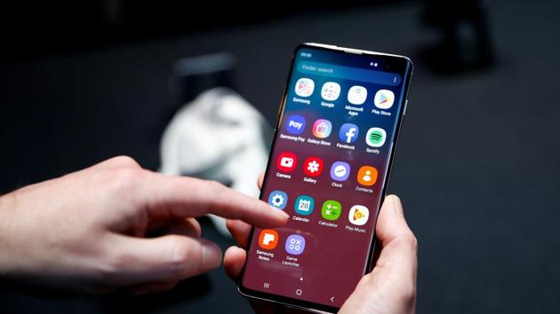 Samsung updates software to fix fingerprint recognition problem