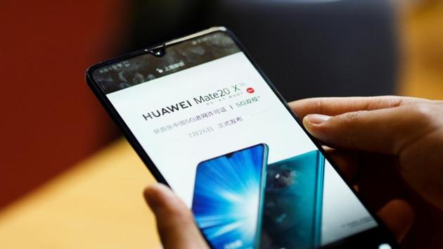 A man holds a Huawei Mate 20 X 5G smartphone at the International Consumer Electronics Expo in Beijing, China August 2, 2019. REUTERS/Thomas Peter/Files