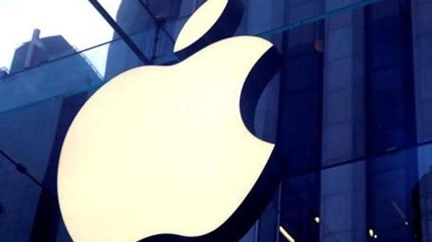 Apple dominated the global handset market by capturing 66% of industry profits and 32% of the overall handset revenue in the third quarter of 2019. REUTERS/Mike Segar/File Photo