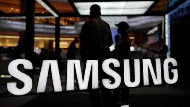 Samsung Electronics has launched smartphone delivery services for customers to test its new products, as the spread of the coronavirus has prompted the tech giant to cancel promotional events and brace for weak store sales.