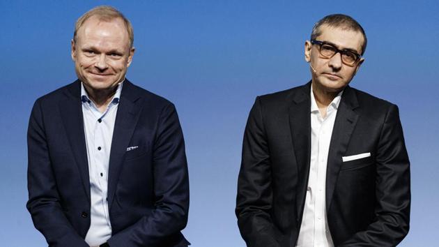 Pekka Lundmark, incoming chief executive officer Nokia, left, and Rajeev Suri, outgoing chief executive officer Nokia, sit during a news conference at the Nokia Executive Experience Center in Espoo, Finland, on Monday, March 2, 2020. Lundmark, the CEO of Fortum, will take over from Suri at the start of September. Photographer: Roni Rekomaa/Bloomberg