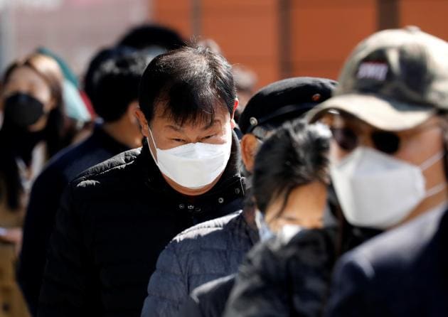 People wearing face masks stand in line to buy masks at a post office amid the rise in confirmed cases of coronavirus disease (COVID-19) in Daegu, South Korea, March 5, 2020. REUTERS/Kim Kyung-Hoon