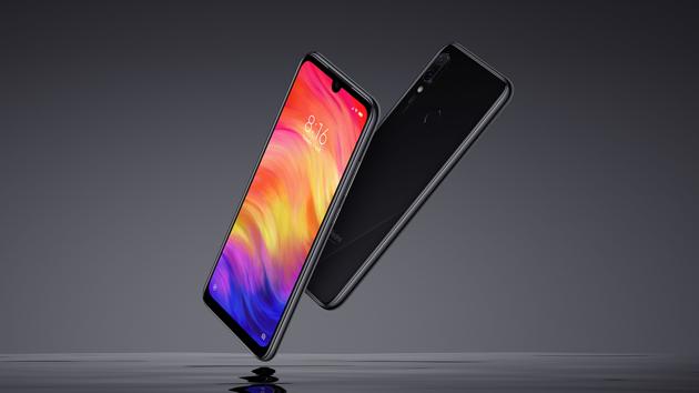 We have heard of some smartphone batteries exploding from time to time and seen the reports and pictures online. While it is not a regular occurrence, it does happen sometimes. The latest on that list is a Xiaomi Redmi Note 7 Pro.