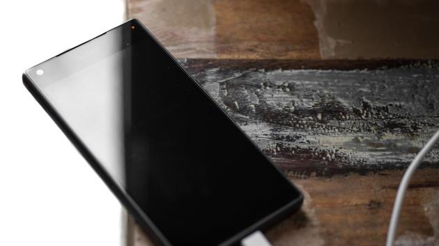 You can also transfer images between your PC and your smartphone using the Windows Your Phone app.