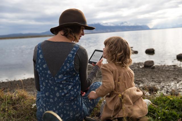 Though it can never replace the feel of a book, it tries to bring that paperback experience into your hands and comes pretty close to succeeding. 