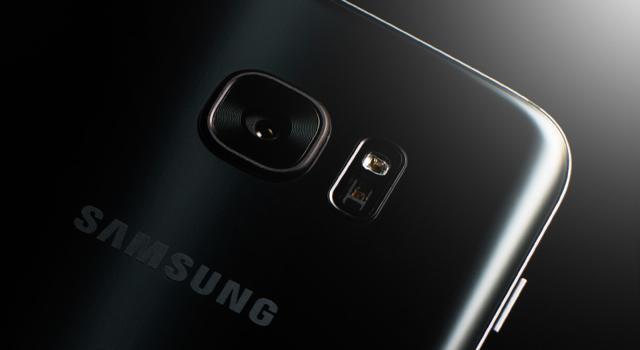 Samsung has reduced the camera bulge and has smoothed out the curves giving the Galaxy S7 a more polished look than its predecessor. Samsung has reduced the camera bulge and has smoothed out the curves giving the Galaxy S7 a more polished look than its predecessor.