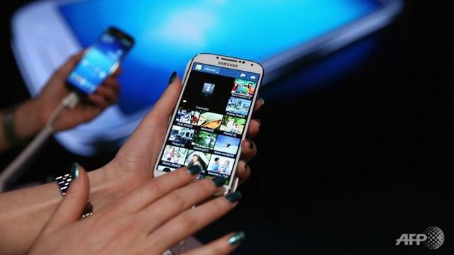 Since mid-2014, Samsung has been overhauling its product design, particularly in the mid-to-low tier segments, phasing out old and unpopular models and launching new devices including the A, E and J series Since mid-2014, Samsung has been overhauling its product design, particularly in the mid-to-low tier segments, phasing out old and unpopular models and launching new devices including the A, E and J series