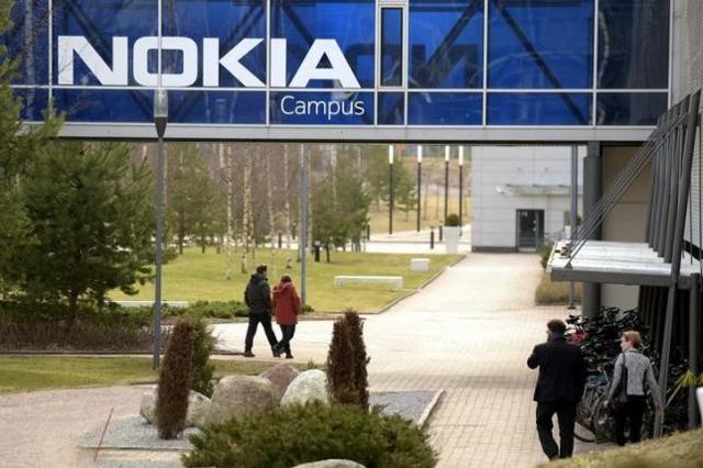 Microsoft is believed to have sold the features phones portfolio to Foxconn after the last quarter alone saw a 46 percent drop in phone revenue, slightly better than the 49 percent drop in the quarter before that. Foxconn's subsidiary FIH Mobile Limited will manufacture, sale and distribute Microsoft's feature phones. Microsoft is believed to have sold the features phones portfolio to Foxconn after the last quarter alone saw a 46 percent drop in phone revenue, slightly better than the 49 percent drop in the quarter before that. Foxconn's subsidiary FIH Mobile Limited will manufacture, sale and distribute Microsoft's feature phones.