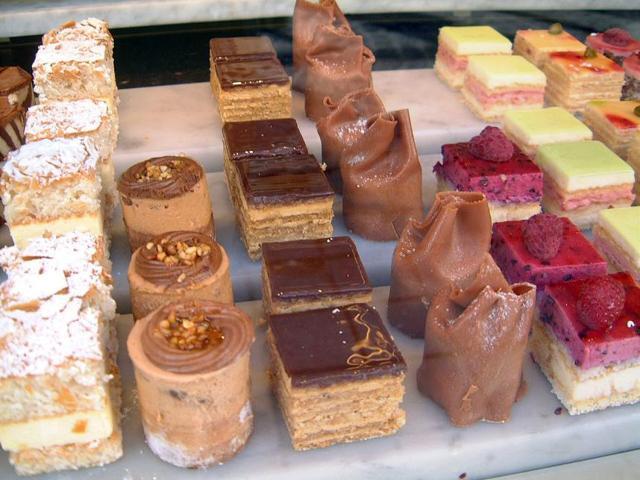 Petit Fours, like the second version of Android. Petit Fours, like the second version of Android.