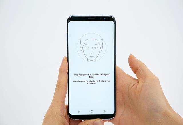 The picture shows Samsung Galaxy S8's face recognition in action. The picture shows Samsung Galaxy S8's face recognition in action.