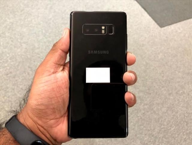 The back panel of the Note 8 is a fingerprint magnet. The back panel of the Note 8 is a fingerprint magnet.
