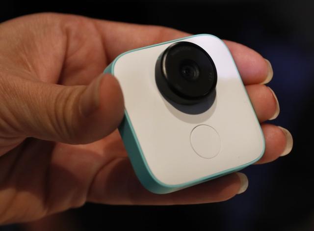 A Google Clips camera is held during a launch event in San Francisco, California, US October 4, 2017. A Google Clips camera is held during a launch event in San Francisco, California, US October 4, 2017.