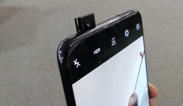 Vivo Nex's elevating camera in action Vivo Nex's elevating camera in action