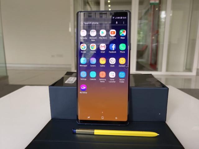 Samsung Galaxy Note 9 looks very similar to the last year's Note 8 but comes with minor changes. Samsung Galaxy Note 9 looks very similar to the last year's Note 8 but comes with minor changes.