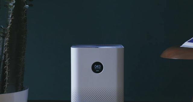 Mi Air Purifier 2S comes with OLED screen with automatic brightness adjusting feature Mi Air Purifier 2S comes with OLED screen with automatic brightness adjusting feature