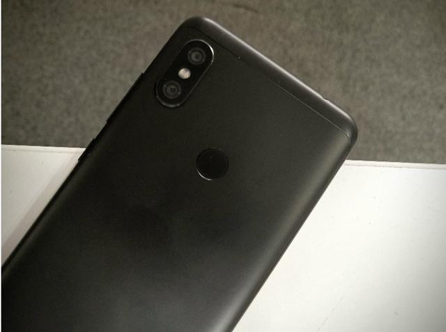 Redmi Note 6 Pro has a similar design language like the Redmi Note 5 Pro. Redmi Note 6 Pro has a similar design language like the Redmi Note 5 Pro.