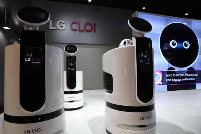 The LG CLOi robotic assistant is displayed at the LG booth during CES 2019 at the Las Vegas Convention Center on January 9, 2019 in Las Vegas, Nevada. The LG CLOi robotic assistant is displayed at the LG booth during CES 2019 at the Las Vegas Convention Center on January 9, 2019 in Las Vegas, Nevada.