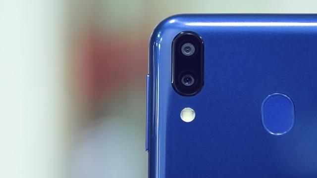Samsung Galaxy M20 comes with two rear cameras Samsung Galaxy M20 comes with two rear cameras