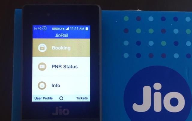 A closer look at the interface of JioRail app A closer look at the interface of JioRail app
