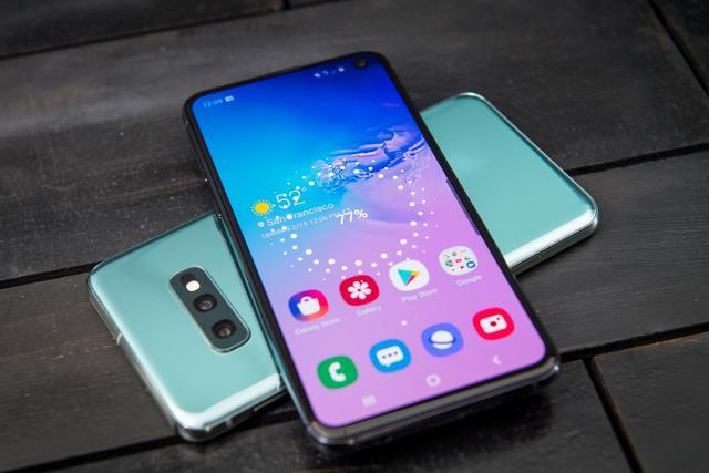 Samsung Galaxy S10 series runs on the new Exynos9820 and Snapdragon 855 chipset. Samsung Galaxy S10 series runs on the new Exynos9820 and Snapdragon 855 chipset.