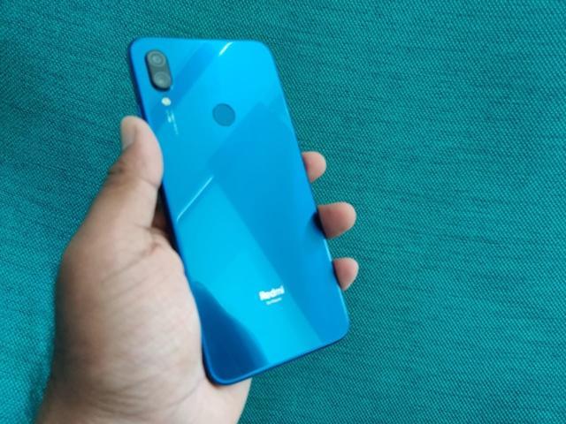A closer look at glass finish on Redmi Note 7S A closer look at glass finish on Redmi Note 7S