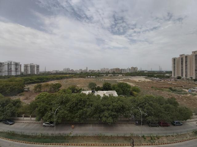 Wide-angle mode captures more real-estate but needs work. Wide-angle mode captures more real-estate but needs work.