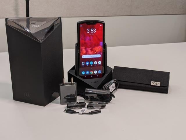 A closer look at the Motorola Razr retail box A closer look at the Motorola Razr retail box