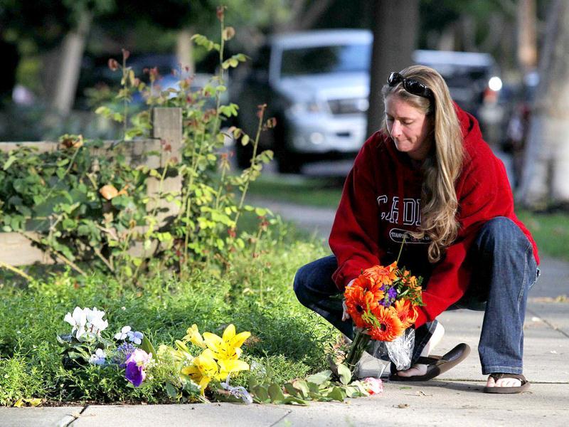 Brandy Faulkner lays flowers outside the the home of Steve Jobs in Palo Alto, California. Brandy Faulkner lays flowers outside the the home of Steve Jobs in Palo Alto, California.