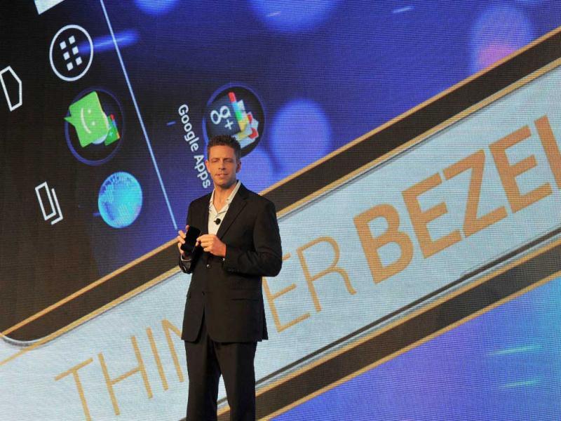 Kevin Packingham, Samsung's senior VP of product innovation holds the Galaxy Nexus. Samsung Electronics unveiled its new smartphone running on 'Ice Cream Sandwich', Google's latest Android OS, stepping up the challenge on Apple's iPhone. Kevin Packingham, Samsung's senior VP of product innovation holds the Galaxy Nexus. Samsung Electronics unveiled its new smartphone running on 'Ice Cream Sandwich', Google's latest Android OS, stepping up the challenge on Apple's iPhone.