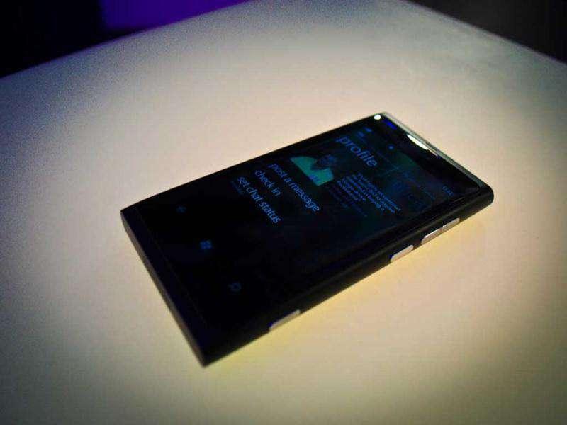 Nokia Lumia 800 has buttons only on the right side. The top two are volume rockers. The middle one is the power button and the camera button at the bottom. Nokia Lumia 800 has buttons only on the right side. The top two are volume rockers. The middle one is the power button and the camera button at the bottom.