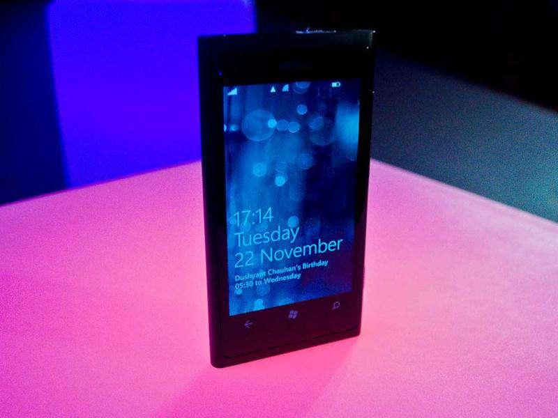 The Nokia Lumia 800 is one of the most stunning phones we have come across. What impresses the most is unibody design made of polycarbonate, a first in the world of consumer electronics. The Nokia Lumia 800 is one of the most stunning phones we have come across. What impresses the most is unibody design made of polycarbonate, a first in the world of consumer electronics.