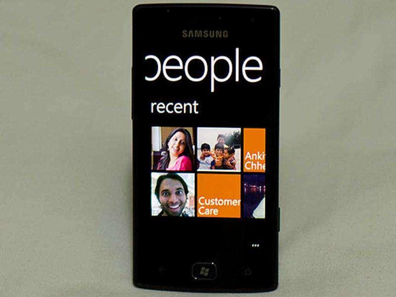 The People’s tab also houses a list of tiles denoting the contacts you have recently interacting with. It could be a call, sms, tweet or even an IM message. The People’s tab also houses a list of tiles denoting the contacts you have recently interacting with. It could be a call, sms, tweet or even an IM message.