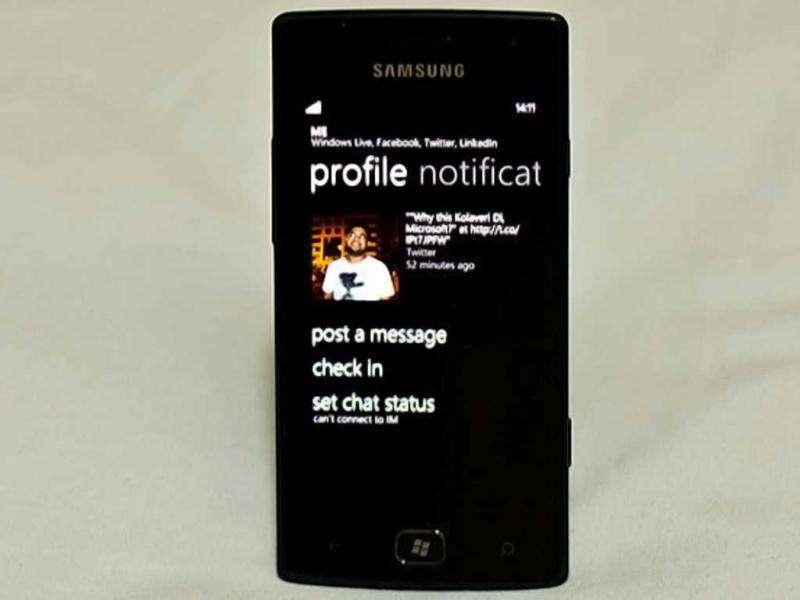 This is called the “Me card” that shows the profile image, latest update, and options to update status, check in & set Windows Live Messenger’s chat status. This is called the “Me card” that shows the profile image, latest update, and options to update status, check in & set Windows Live Messenger’s chat status.
