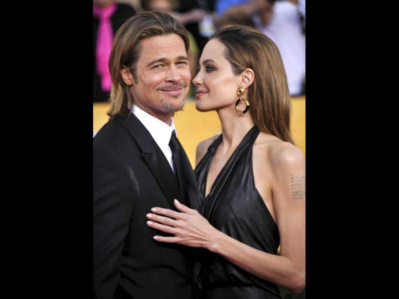 Hollywood celebrity couples were spotted in lovey-dovey moments during the 18th Annual Screen Actors Guild Awards. Perhaps with Valentine's coming up love is in the air. Hollywood celebrity couples were spotted in lovey-dovey moments during the 18th Annual Screen Actors Guild Awards. Perhaps with Valentine's coming up love is in the air.