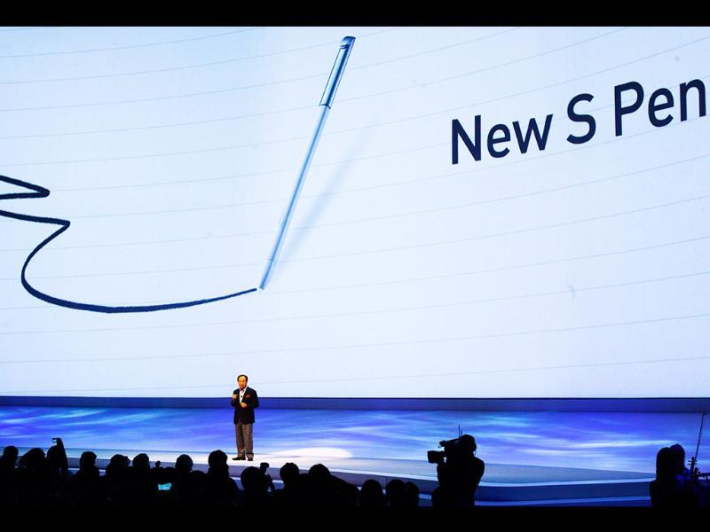 JK Shin, President of IT ' + char(38) +' Mobile Communications at Samsung Electronics unveils the new Galaxy Note II with the so called 'S Pen' feature at a Samsung event in Berlin, Wednesday, Aug. 29, 2012. Photo: AP /Markus Schreiber JK Shin, President of IT ' + char(38) +' Mobile Communications at Samsung Electronics unveils the new Galaxy Note II with the so called 'S Pen' feature at a Samsung event in Berlin, Wednesday, Aug. 29, 2012. Photo: AP /Markus Schreiber