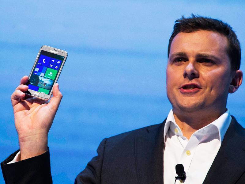 Samsung Electronics UK General Manager Damian Cusick presents the new Samsung ATIV S smartphone during the Samsung Mobile Unpacked event in Berlin, August 29, 2012. Samsung Electronics launched the world's first smartphone using Microsoft Corp's latest mobile software on Wednesday, only days after losing a crucial patent battle with Apple Inc. REUTERS/Thomas Peter Samsung Electronics UK General Manager Damian Cusick presents the new Samsung ATIV S smartphone during the Samsung Mobile Unpacked event in Berlin, August 29, 2012. Samsung Electronics launched the world's first smartphone using Microsoft Corp's latest mobile software on Wednesday, only days after losing a crucial patent battle with Apple Inc. REUTERS/Thomas Peter