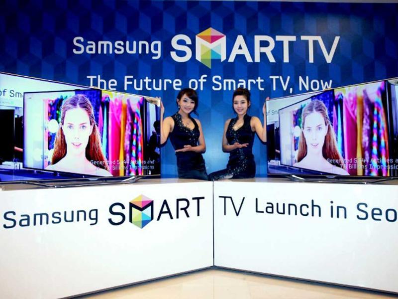A handout photo released by Samsung Electronics shows South Korean models posing with Samsung Electronics new smart TV, named ES8000, during its launching event in Seoul. Photo: AFP / HO / Samsung Electronics A handout photo released by Samsung Electronics shows South Korean models posing with Samsung Electronics new smart TV, named ES8000, during its launching event in Seoul. Photo: AFP / HO / Samsung Electronics