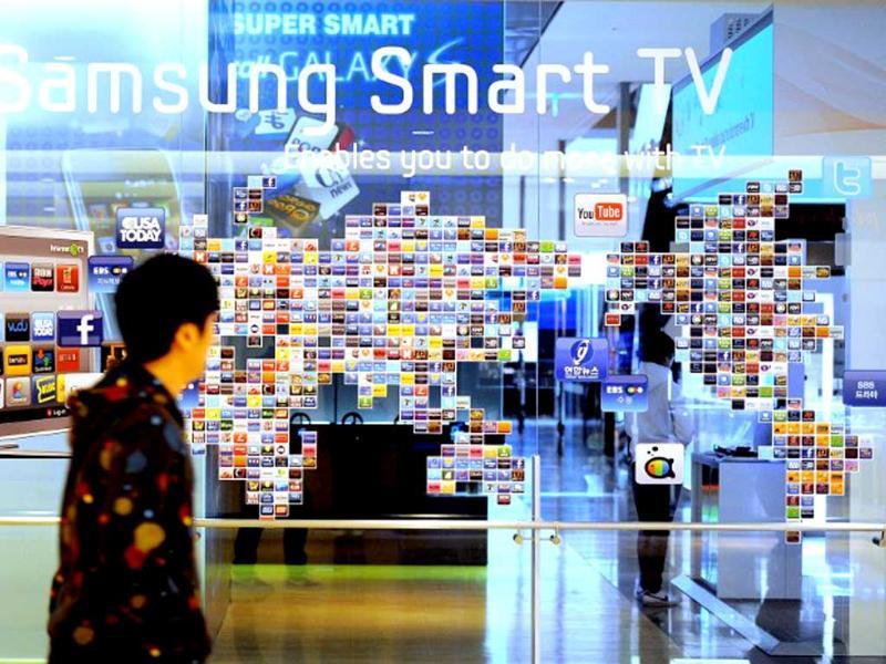 A South Korean man walks past a Samsung smart TV advertisement at a showroom in Seoul on January 28, 2011. Samsung Electronics said fourth-quarter net profit 3.42 trillion won ($3.07 billion), but forecast a challenging few months ahead after a record-setting year. Photo: AFP / Park Ji-Hwan A South Korean man walks past a Samsung smart TV advertisement at a showroom in Seoul on January 28, 2011. Samsung Electronics said fourth-quarter net profit 3.42 trillion won ($3.07 billion), but forecast a challenging few months ahead after a record-setting year. Photo: AFP / Park Ji-Hwan