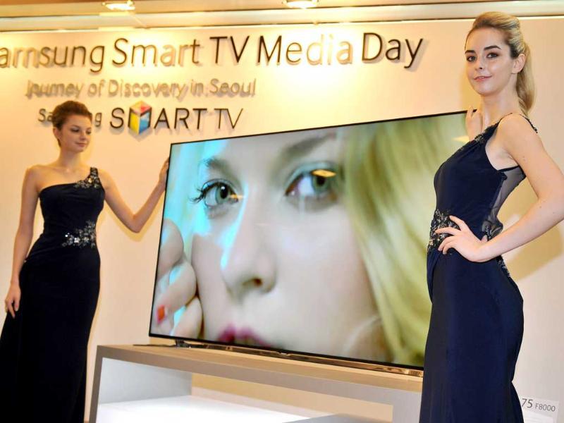 Models pose with Samsung Electronics' new 75 inch F8000 Smart LED TV during a media conference in Seoul on February 19, 2013. South Korea's Samsung Electronics on February 19 launched a set of giant, Internet-enabled televisions aimed at boosting profit margins and cementing its lead on the world's TV markets hit by slowing global demand. Photo: AFP / Jung Yeon-Je Models pose with Samsung Electronics' new 75 inch F8000 Smart LED TV during a media conference in Seoul on February 19, 2013. South Korea's Samsung Electronics on February 19 launched a set of giant, Internet-enabled televisions aimed at boosting profit margins and cementing its lead on the world's TV markets hit by slowing global demand. Photo: AFP / Jung Yeon-Je
