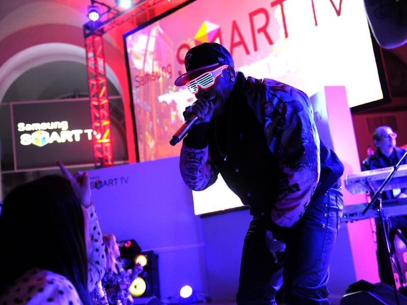 Hip-hop artist Flo Rida performs at a launch event for the new line of 2013 Samsung Smart TVs, Wednesday, March 20, 2013, in New York. Photo: Diane Bondareff/Invision for Samsung/AP Images Hip-hop artist Flo Rida performs at a launch event for the new line of 2013 Samsung Smart TVs, Wednesday, March 20, 2013, in New York. Photo: Diane Bondareff/Invision for Samsung/AP Images