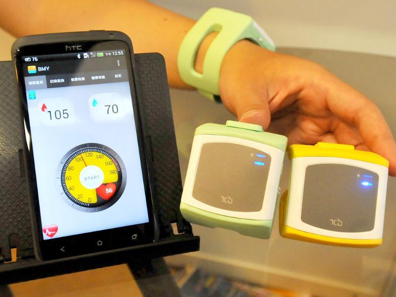 A staff displays TCB International Corp.'s new products, the 'Health Bracelet' and its APP 'Blood Management Your (BMY)', during the 2013 Computex in Taipei. Photo: AFP / Mandy Cheng A staff displays TCB International Corp.'s new products, the 'Health Bracelet' and its APP 'Blood Management Your (BMY)', during the 2013 Computex in Taipei. Photo: AFP / Mandy Cheng