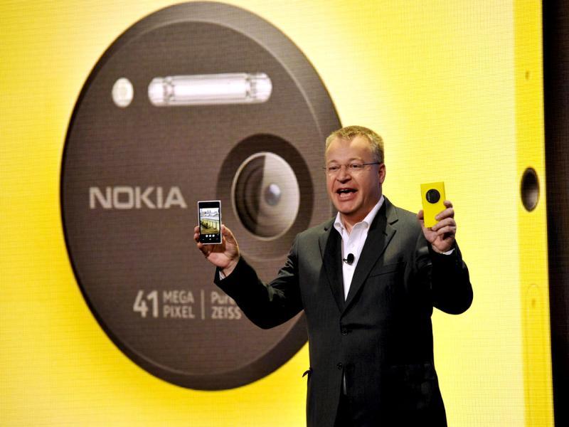 Nokia CEO Canadian Stephen Elop unveils the Nokia Lumia 1020, a Windows Phone with a 41-megapixel camera during an event in New York City. Photo: AFP / Timothy Clary Nokia CEO Canadian Stephen Elop unveils the Nokia Lumia 1020, a Windows Phone with a 41-megapixel camera during an event in New York City. Photo: AFP / Timothy Clary