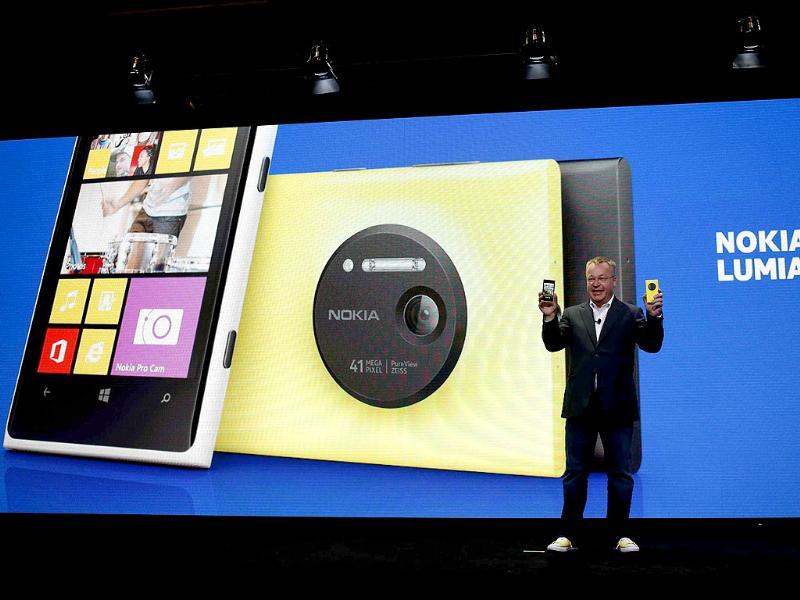 Nokia Chief Executive Stephen Elop unveils Nokia's new smartphone, the Lumia 1020 with a 41-megapixel camera, in New York. Photo:Reuters/Shannon Stapleton Nokia Chief Executive Stephen Elop unveils Nokia's new smartphone, the Lumia 1020 with a 41-megapixel camera, in New York. Photo:Reuters/Shannon Stapleton