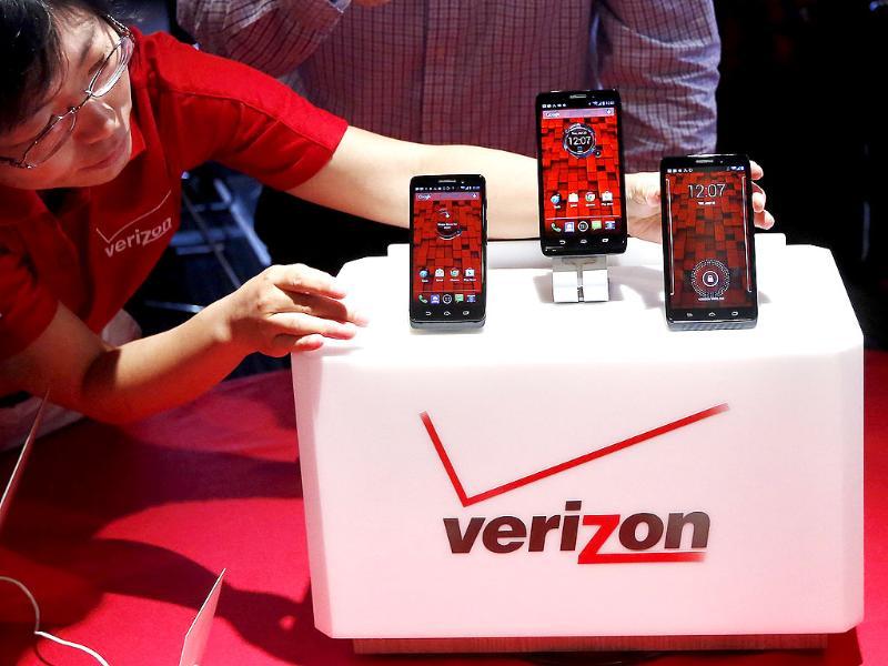 The Droid Mini, Droid Ultra and Droid Maxx are seen on display during the Verizon Wireless media event in New York. Credit: Reuters/Shannon Stapleton The Droid Mini, Droid Ultra and Droid Maxx are seen on display during the Verizon Wireless media event in New York. Credit: Reuters/Shannon Stapleton