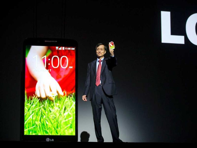 Jong-Seok Park, Executive Vice President and CEO of LG Mobile Communications, introduces the LG G2 smartphone in New York City. Photo: Andrew Burton Getty Images AFP Jong-Seok Park, Executive Vice President and CEO of LG Mobile Communications, introduces the LG G2 smartphone in New York City. Photo: Andrew Burton Getty Images AFP