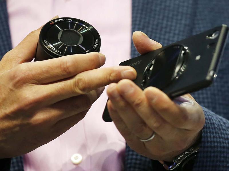 A Sony staff introduces the attachable lens during a media preview of the new Sony Xperia Z1 smartphone during it's world premier at the IFA consumer electronics fair in Berlin. Photo: Reuters/Fabrizio Bensch A Sony staff introduces the attachable lens during a media preview of the new Sony Xperia Z1 smartphone during it's world premier at the IFA consumer electronics fair in Berlin. Photo: Reuters/Fabrizio Bensch