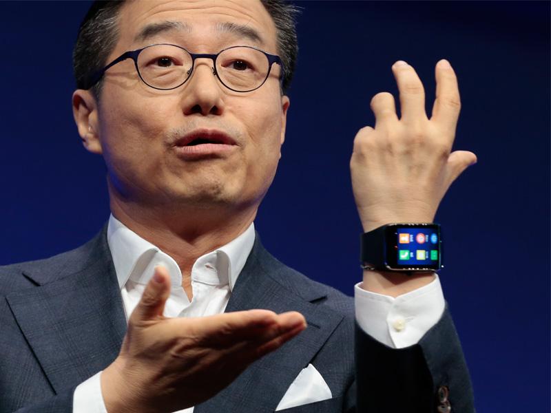 DJ Lee, Executive Vice President of Samsung, presents a Samsung Gear S smart watch during his keynote speech at the event in Berlin. (AP Photo/Markus Schreiber) DJ Lee, Executive Vice President of Samsung, presents a Samsung Gear S smart watch during his keynote speech at the event in Berlin. (AP Photo/Markus Schreiber)