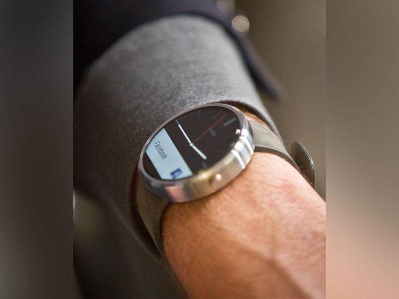 Steve Sinclair, Motorola's vice president of product management, shows the new Moto 360 circular smartwatch, the company's first, during an interview on August 27, 2014. (AP/Bebeto Matthews) Steve Sinclair, Motorola's vice president of product management, shows the new Moto 360 circular smartwatch, the company's first, during an interview on August 27, 2014. (AP/Bebeto Matthews)
