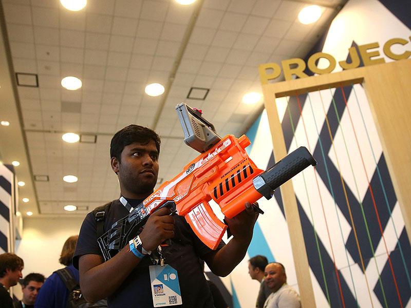 An attendee plays with a virtual reality gun during the 2015 Google I/O conference in San Francisco, California. Photo: AFP/Justin Sullivan An attendee plays with a virtual reality gun during the 2015 Google I/O conference in San Francisco, California. Photo: AFP/Justin Sullivan