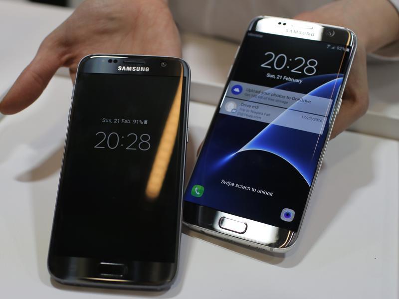 Samsung’s phone cameras have shown tremendous improvement in just a few years. The new Galaxy S7 and S7 Edge phones take much better pictures than last year’s S6 models. In fact, they’re now basically neck and neck with Apple’s iPhones, meaning that you no longer have to compromise on picture quality if you prefer Android